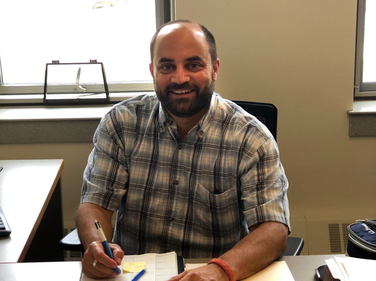 CCCNewsroom's tweet photo. Monomoy High history dept. head named new assistant principal. https://t.co/CJCiPHWqt5 https://t.co/iXPHRhyuXN