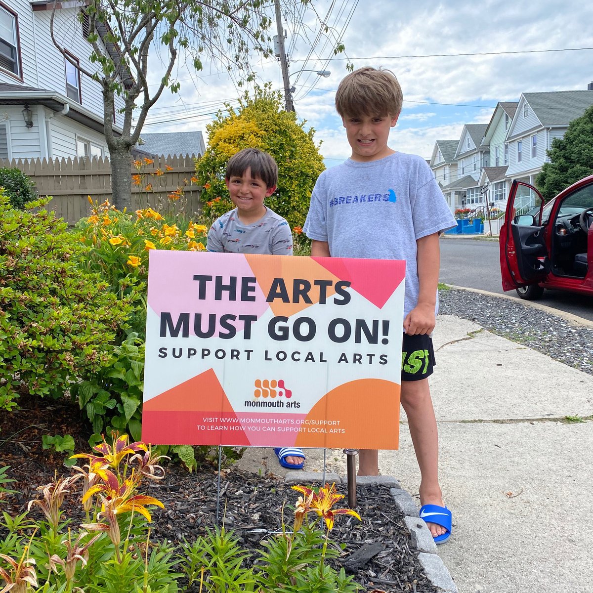 Thank you to everyone who purchased a yard sign so far! We love seeing them displayed throughout the community in support of local arts. Visit our website to get yours and be sure to post a picture and tag us! #TheArtsMustGoOn bit.ly/2Z5JdA3