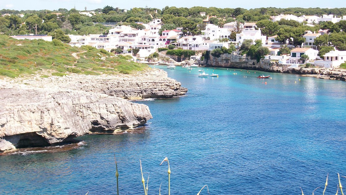 Valentinhotels's tweet photo. ¡Bienvenidas vacaciones de verano! Sol, cala, playa y un clima espectacular te estarán esperando en Mallorca y Menorca con https://t.co/GfX9xcafvm
#GoBackToValentin https://t.co/wEVmt64ZjZ
