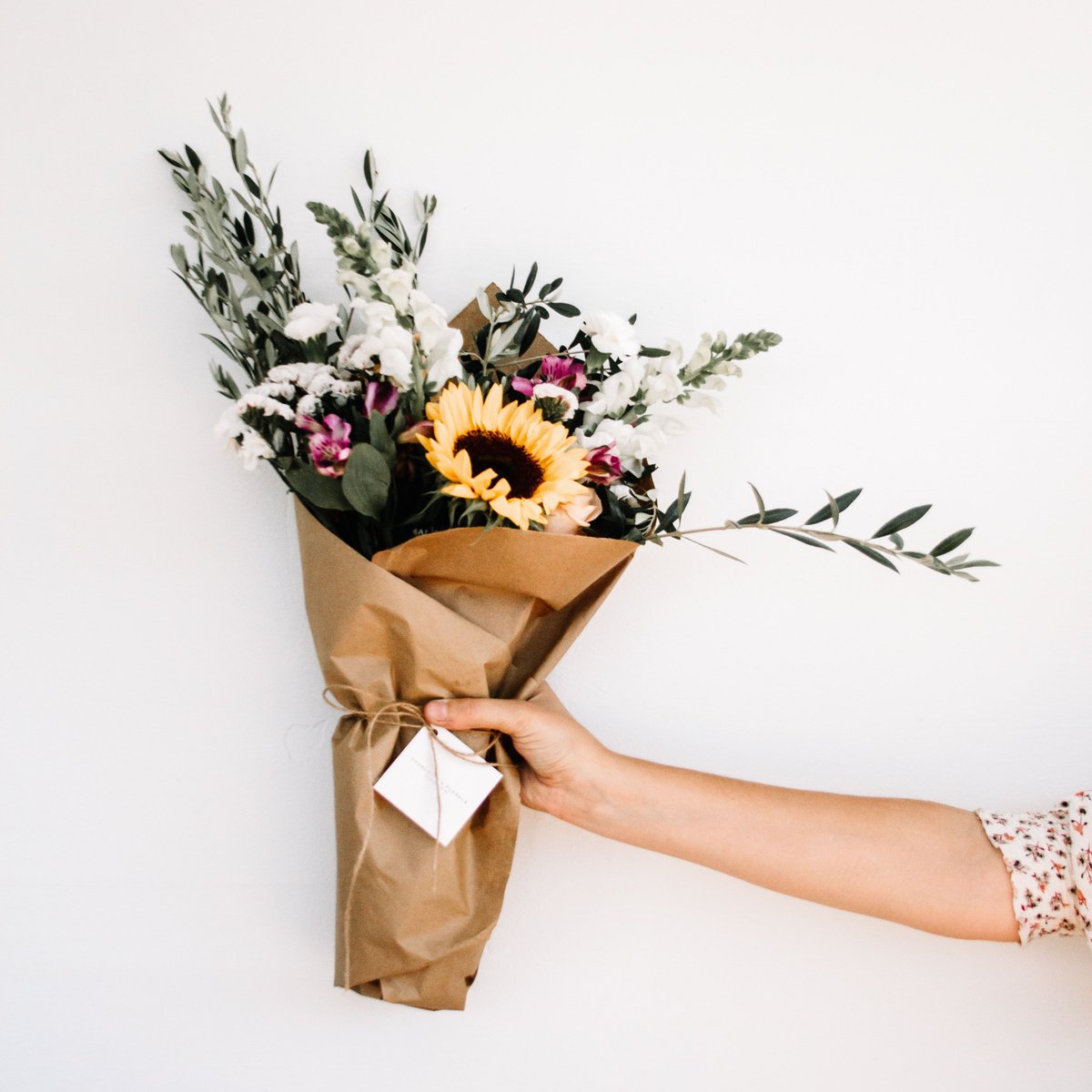 wavesofgoodness's tweet photo. Kindness tip: Send flowers to someone you love!! 

#wavesofgoodness #investinhumankind #humankindness #wavecoins #coinit #wavecoin #wavesofkindness #nonprofit #donate #bekind #dogood #kindnessmatters #motivation #inspiration #friendship #inspirational #beafriend #kind https://t.co/ipeGnULm69