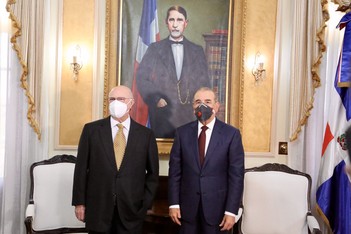 llegopapa's tweet photo. En visita esta mañana, al Palacio Nacional. https://t.co/vwts9s5G6N