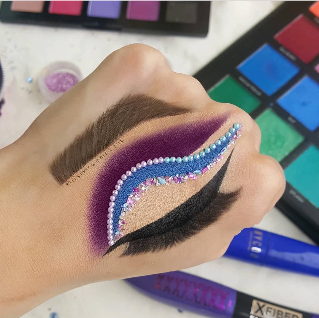 itsmarwamakeup's tweet photo. @ABHcosmetics DUBAI, UAE
its makeup i am obsessed!
COLORFULL
focsuing on myself (would love to add "got noticed bt ABH and Norvina") https://t.co/CqF1TpfFAW