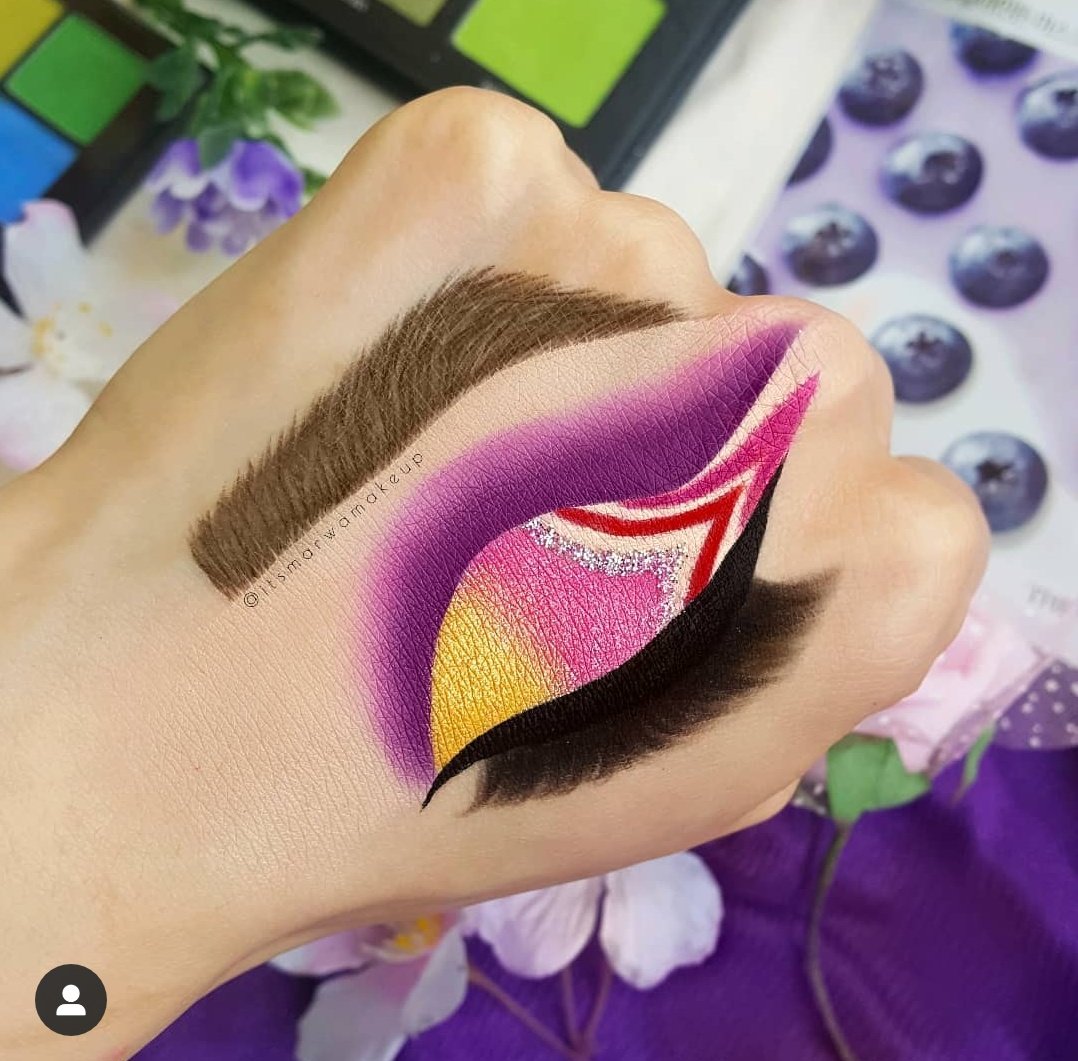 itsmarwamakeup's tweet photo. @ABHcosmetics DUBAI, UAE
its makeup i am obsessed!
COLORFULL
focsuing on myself (would love to add "got noticed bt ABH and Norvina") https://t.co/CqF1TpfFAW
