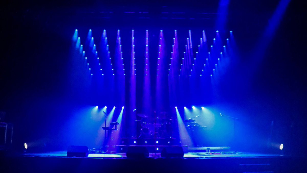 GLPimpression's tweet photo. X4 atom forms a versatile matrix for Izïa

Jordan Magnée delivers inspirational backdrop for the actress and musician with X4 atom as reliable main part of the stage concept 🙏

@IziaMusic
#impressed #WGAF #KeepTheLightOn #X4atom
https://t.co/MNeJ68EpB0 https://t.co/p0QOf1QeSA