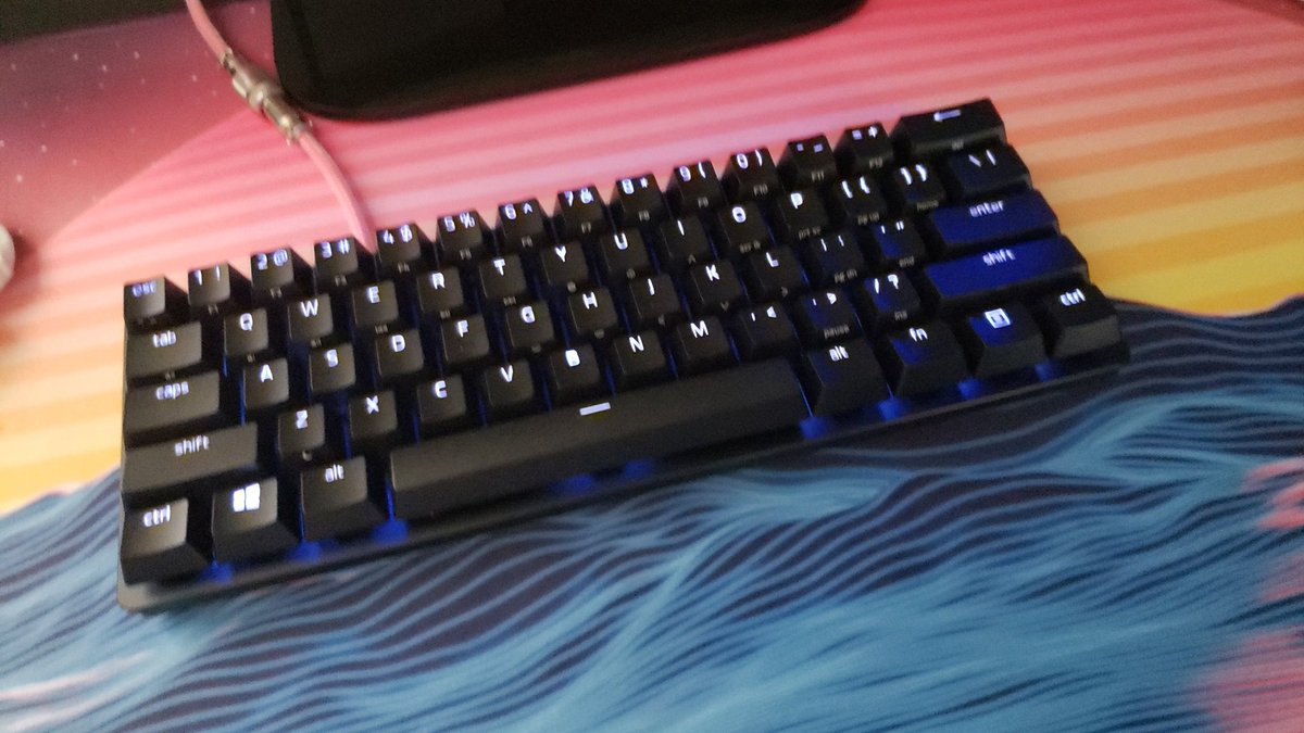 BettyMinivan's tweet photo. @Razer You deliver EXTRA fast don't you? Thanks so much, ordered yesterday, arrived today... I'm amazed. https://t.co/ykhjnfI4xx
