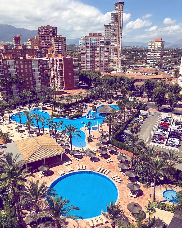_SolPelicanos's tweet photo. We know you have been waiting for this... the biggest pool in Benidorm opens TOMORROW!! 🌴☀️👙😎🎊
•
•
Sabemos que estabas esperando nuevas noticias... ¡¡la piscina más grande de Benidorm abre MAÑANA!! 🌴☀️👙😎🎊

#wewilltravelagain #solpelicanosocashotel #staysafewithmelia https://t.co/lgZ1s8fktA