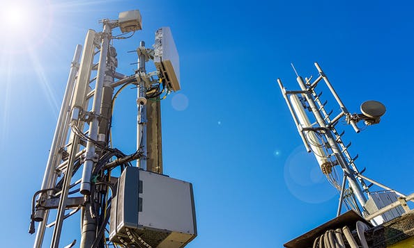 franciungaro's tweet photo. .@MsmDimarco: la rete #5GCore e la rete #RAN (Radio Access Network) sono le 2 parti delle #reti5G.
La #RAN è l'insieme delle #infrastrutture per inviare il segnale
La #5GCore #connette i segnali e fa accedere ai servizi:
il #traffico attraversa la #core.
https://t.co/nRGfjjY4yz https://t.co/bBC4lYqsfe