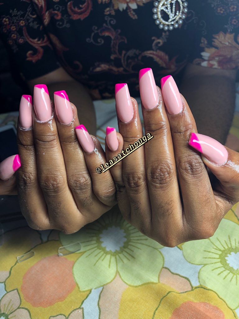 lea_satchouga's tweet photo. Je suis dispo pour toutes vos poses 🥰🥰🥰 https://t.co/f43xJ7XN71