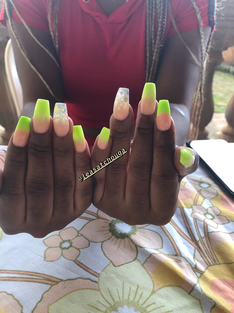 lea_satchouga's tweet photo. Je suis dispo pour toutes vos poses 🥰🥰🥰 https://t.co/f43xJ7XN71
