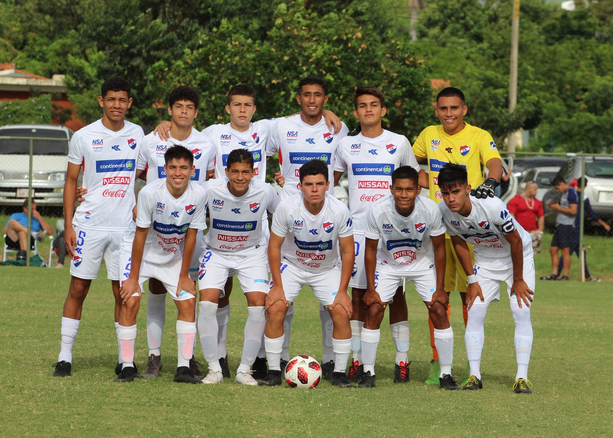 CanteradelTrico's tweet photo. #tBtTricolor🔴⚪🔵
#QuedateEnCasa
🙋🏻♂️⚽️RECORDEMOS a la #catSub17
DT. Héctor Blanco
AT. Vicente Quinto
PF. Rafael Alarcón
PA. Víctor Villalba
Kinesiólogo. Alberto Post
#LaAcademia #SeguiEntrenando💪🏻 https://t.co/HcqTFBTu6R