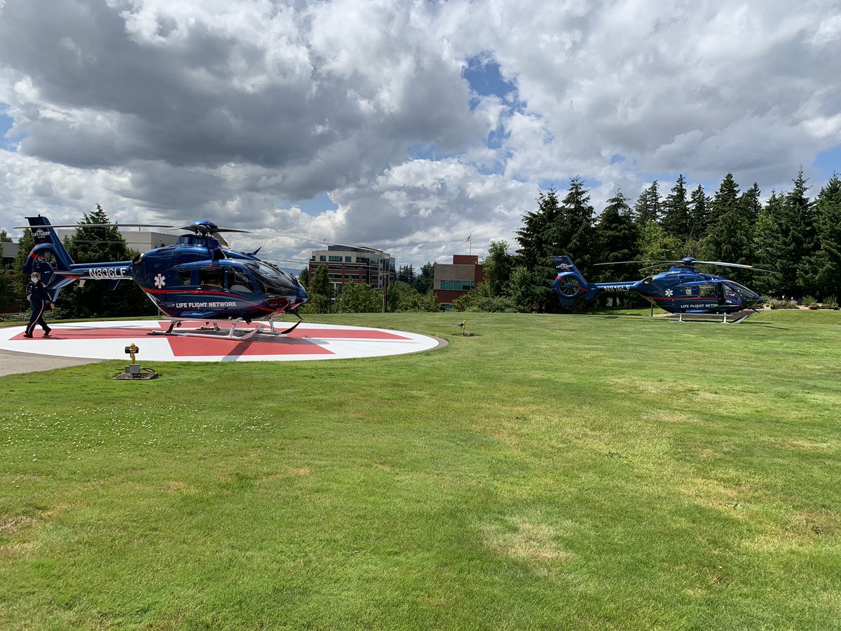 LifeFlightNtwrk's tweet photo. A few more great shots of Life Flight 7 and Life Flight 14 on the helipad @peacehealthsw in Vancouver, Wa.
#ThereWhenYouNeedUs #AirMedical #AirMedicalCare #Hospital #Community #LF7 #LF14 https://t.co/snBk44DFtC