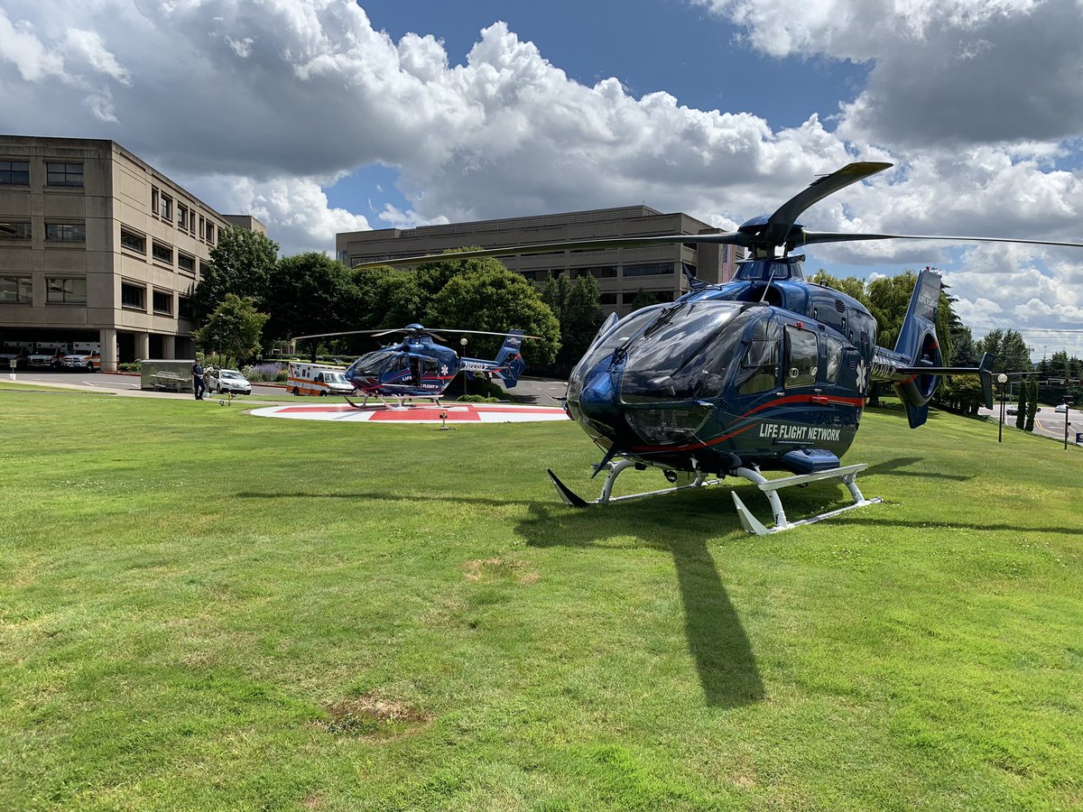 LifeFlightNtwrk's tweet photo. A few more great shots of Life Flight 7 and Life Flight 14 on the helipad @peacehealthsw in Vancouver, Wa.
#ThereWhenYouNeedUs #AirMedical #AirMedicalCare #Hospital #Community #LF7 #LF14 https://t.co/snBk44DFtC