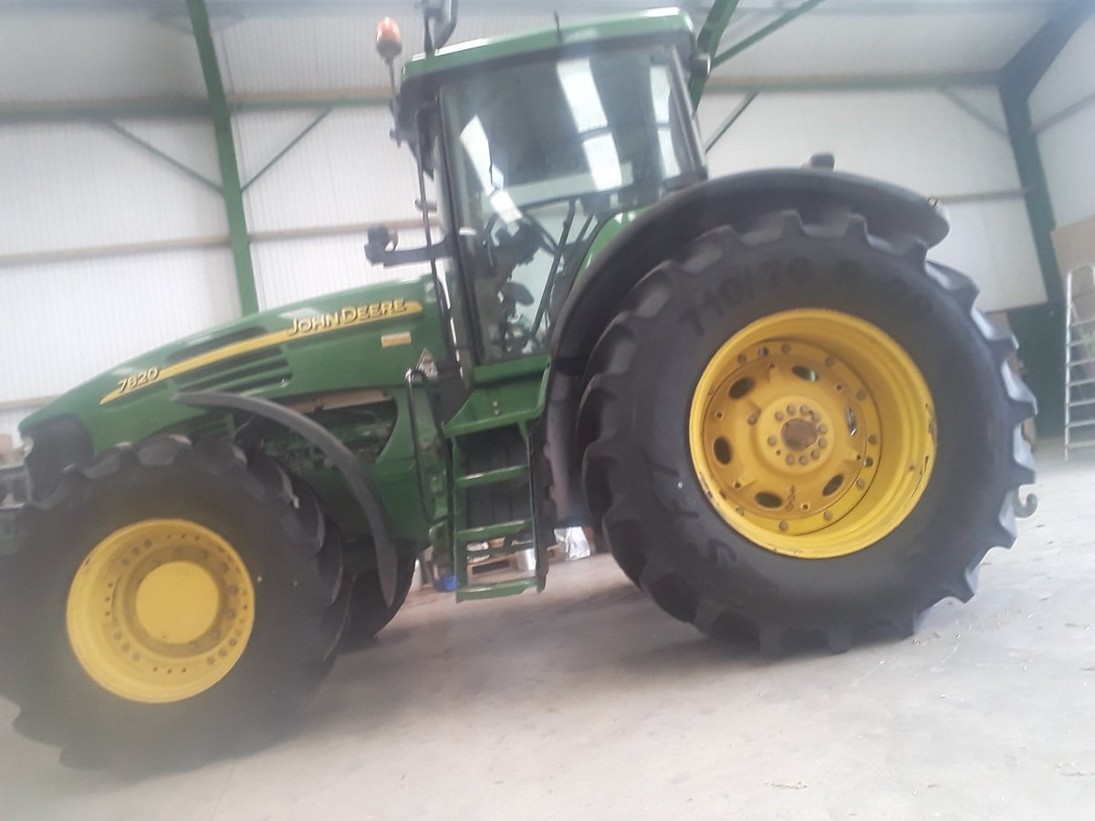 dikesmarshfarm's tweet photo. Drilling tractor looking good on new tyres today π π #ModernClassic #NoAdBlue https://t.co/eO73CUVULX