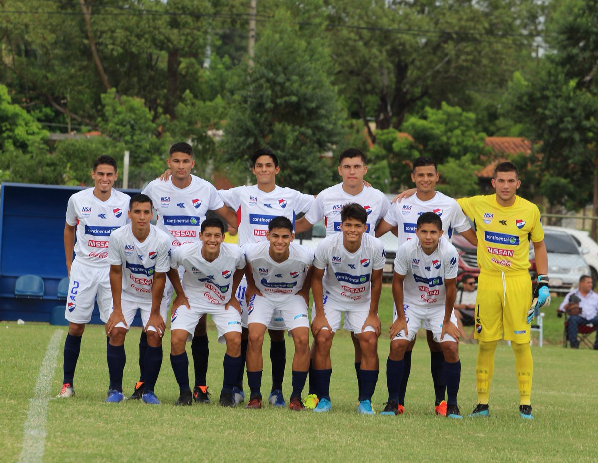 CanteradelTrico's tweet photo. #tBtTricolor🔴⚪🔵
#QuedateEnCasa
🙋🏻♂️⚽️RECORDEMOS a la #catSub19
DT. Juan Ángel Paredes
AT. Hugo Caballero
PF. Alberto López
PA. José Ayala
Kinesiólogo. Juan José Mendieta
#LaAcademia #SeguiEntrenando💪🏻 https://t.co/tAFfBw6BSB