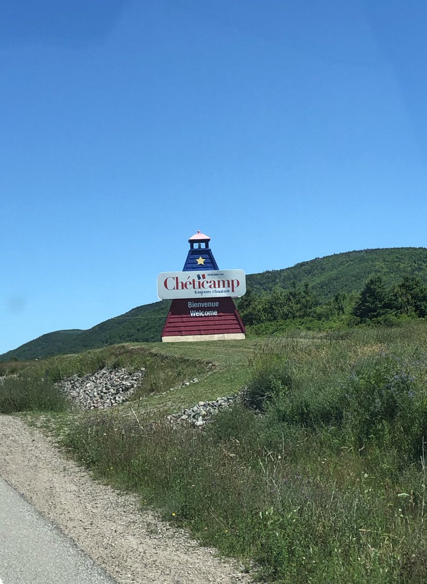 lynn2wine's tweet photo. A little gem of a store, with the funniest sign #HookedRugs ❤️ #CapeBreton 🇨🇦👋🏼 https://t.co/BvSteevFDz