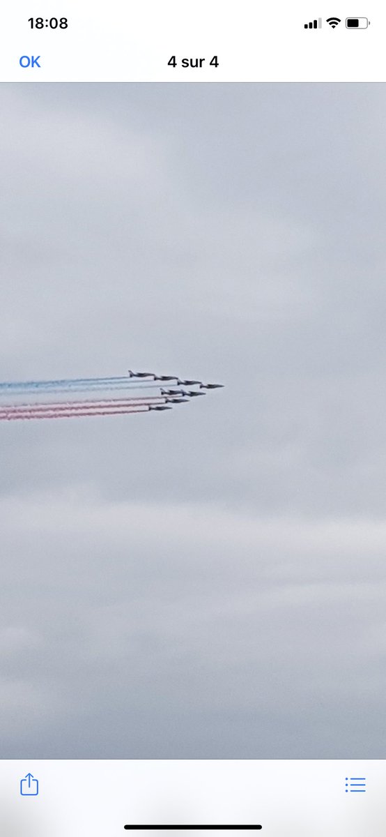 creationsglf's tweet photo. Les #alphajets de la #patrouilledefrance passent au dessus de #creationglf en direction de l’hôpital d’Epinal #merci #MagnifiqueFrance https://t.co/2JFxTAdEMr