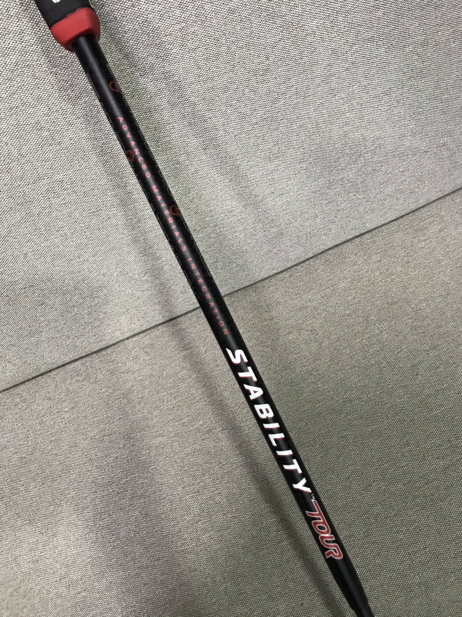 aoelmo1's tweet photo. 今話題？のスタビリティシャフトを入れてみました。パターマットで打ってる感覚は、、、良いとは言えない💦
しかし、カップインすればそれで良し！
土日で検証してきます！

しかし、肉厚が全然均一じゃないし、欠けてるし、品質悪い😓
#BreakthroughGolfTechnology
#StabilityTour
#StabilityShaft https://t.co/cJwCSTPq9J