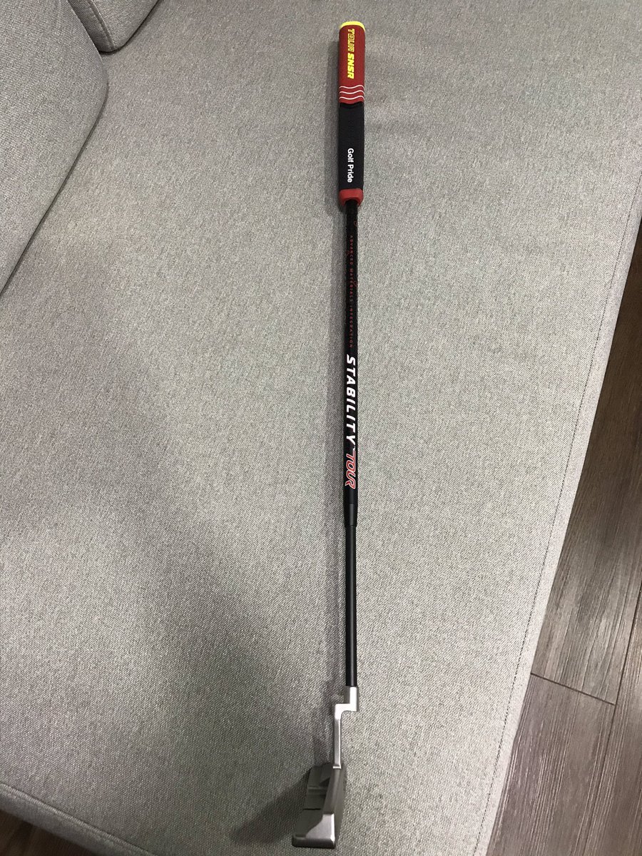 aoelmo1's tweet photo. 今話題？のスタビリティシャフトを入れてみました。パターマットで打ってる感覚は、、、良いとは言えない💦
しかし、カップインすればそれで良し！
土日で検証してきます！

しかし、肉厚が全然均一じゃないし、欠けてるし、品質悪い😓
#BreakthroughGolfTechnology
#StabilityTour
#StabilityShaft https://t.co/cJwCSTPq9J