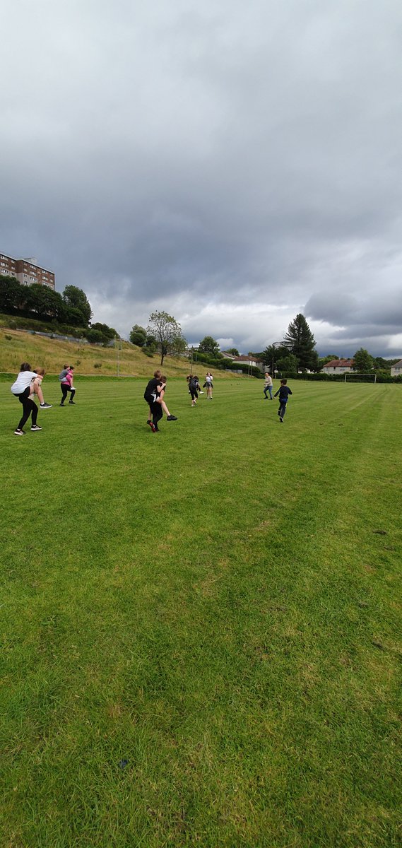 candim82's tweet photo. @ClydemuirPS @DannyMillar5 @MrsMurphyDHT @MissMcG14 . When sports day in school is cancelled have your own 😁 🏅🏃‍♀️. P4s met up this week and had a great day having their own sports day. Thanks to @myboysmyworld4 &amp; the other mums for sorting https://t.co/hcpD6y9HJu