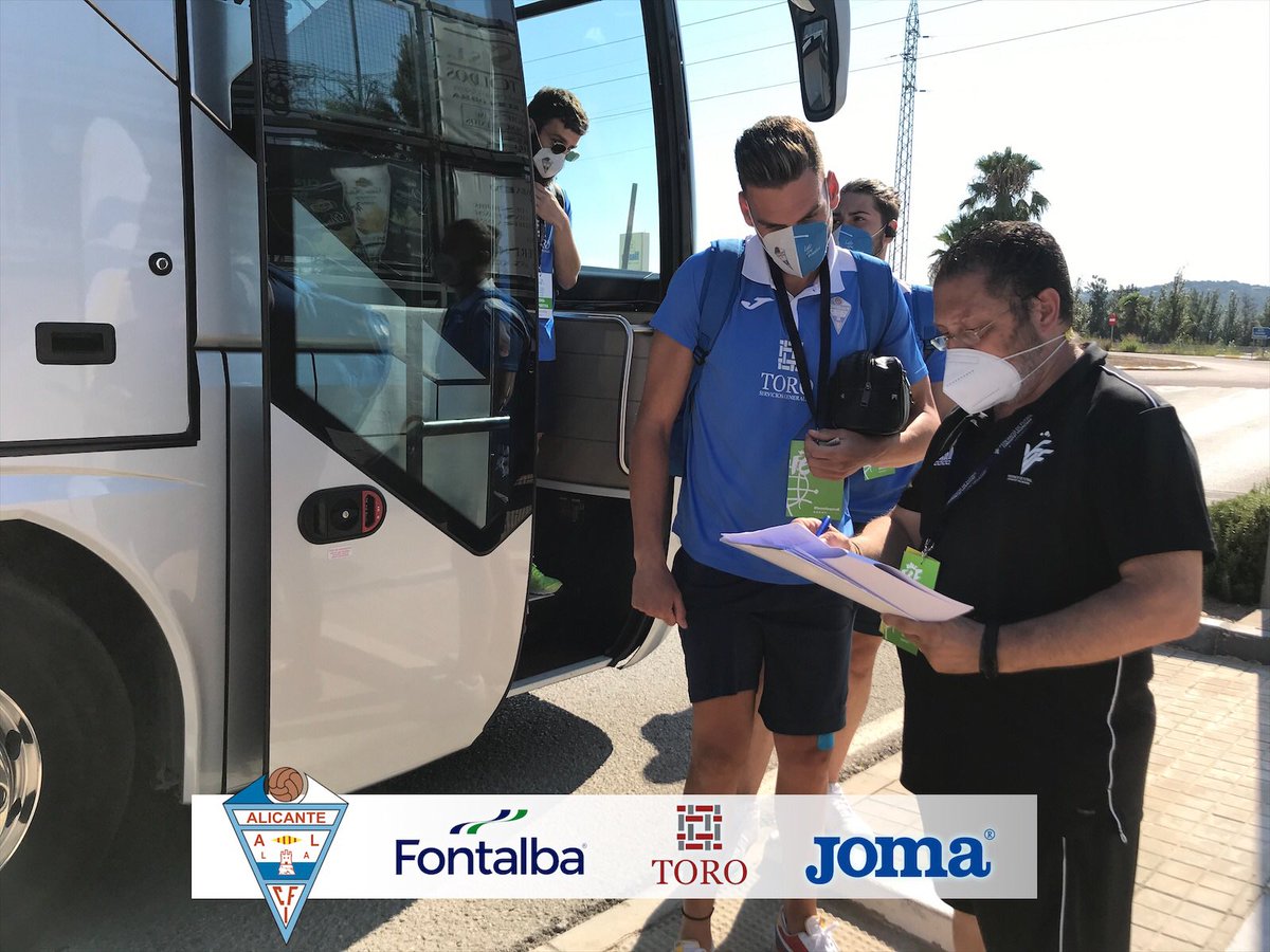CFIAlicante's tweet photo. 💙 Llegada de la expedición alicantinista #CFIAlicanteCaminoaTercera https://t.co/npZHWjwj3t