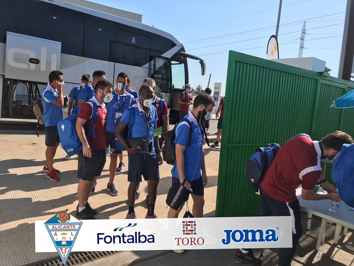 CFIAlicante's tweet photo. 💙 Llegada de la expedición alicantinista #CFIAlicanteCaminoaTercera https://t.co/npZHWjwj3t