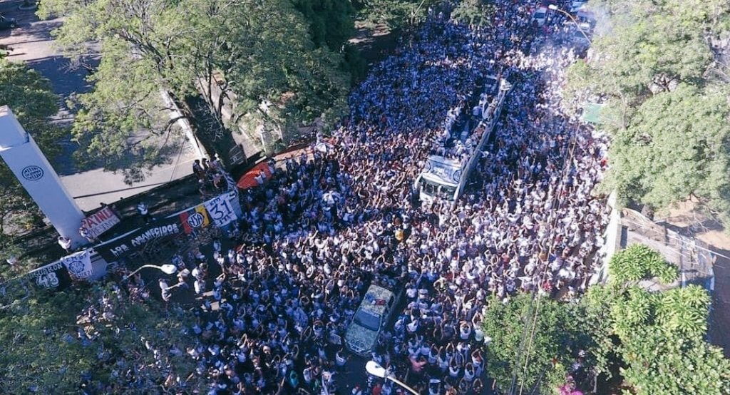 RevistaRDC's tweet photo. 🔙 #SuperTriC4mp3ones 🏆
PH: @LaNacionPy https://t.co/8d5CqcX6Qj