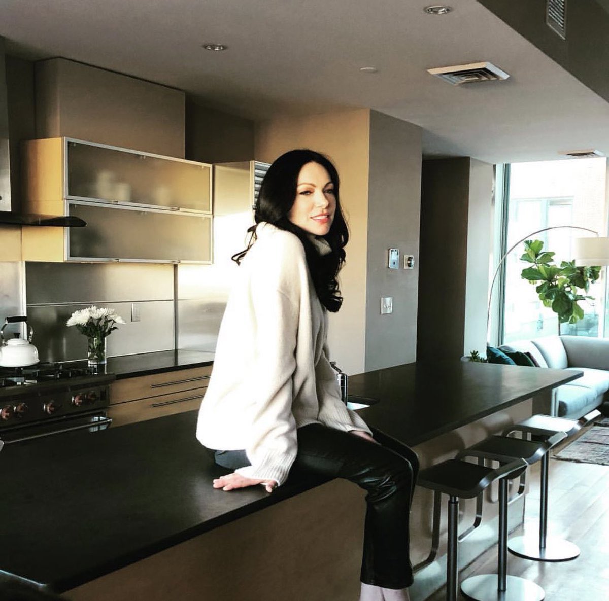 VauseEr's tweet photo. Laura in leather pants is the tweet https://t.co/2JBegd38dD