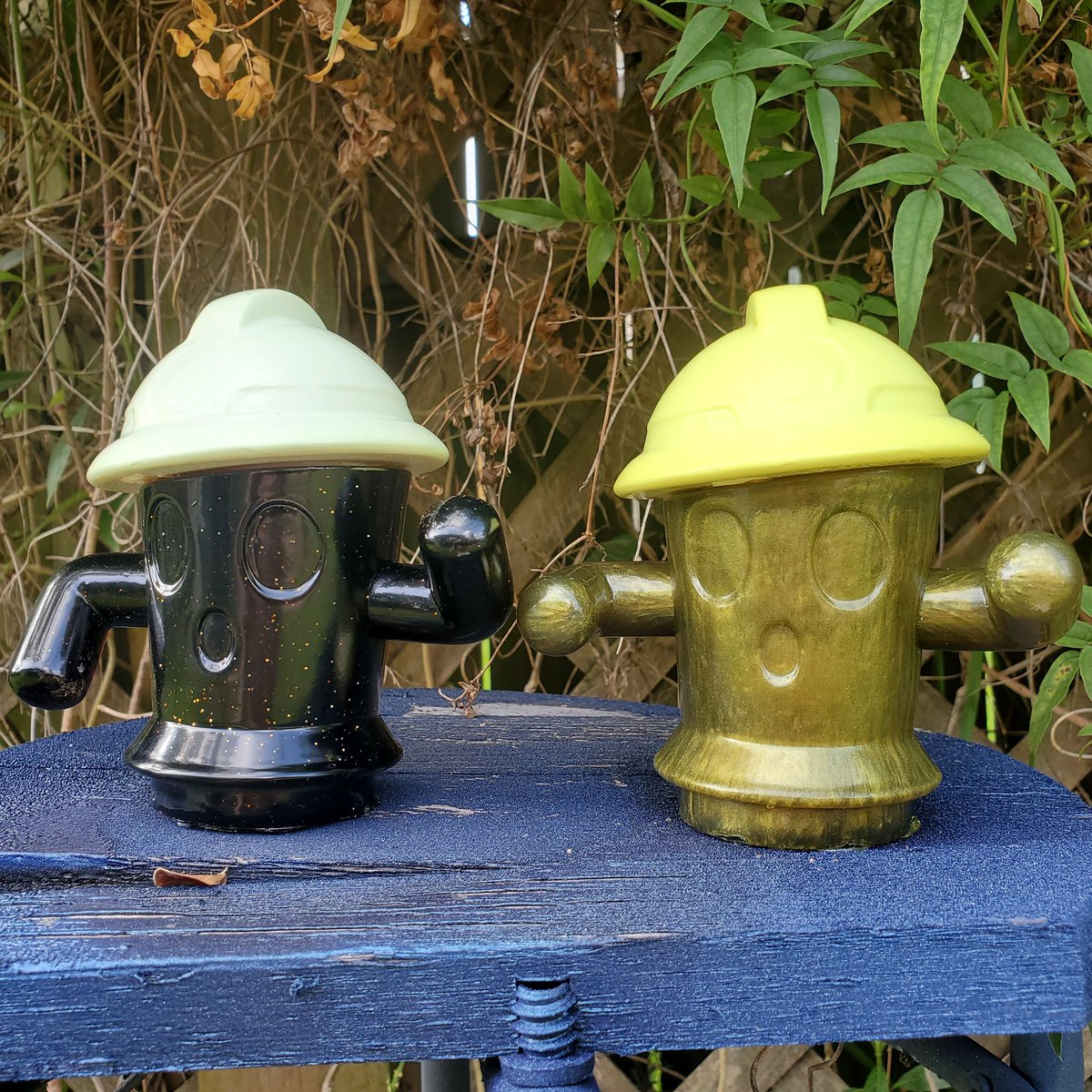 HabiteerWS's tweet photo. So 1st Lloid's have been pulled from the mold and while i try to get the colors just right I'll have a limited run of half price Lloids. So if ya wanna grab one hit up https://t.co/5GicQ1XwPC before they all gone. modeled by paf3d #animalcrossing #gyroid #lloid #acnh #resinart https://t.co/XybdtRsrDC