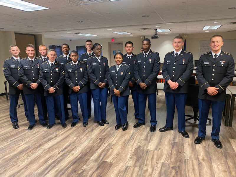 AlexRitter20's tweet photo. Officially an engineer soldier and part of an amazing family and brotherhood. Congrats to my classmates, I wish them the best of luck #sappersfirst #plumberlife https://t.co/Lmwr1dqy2A