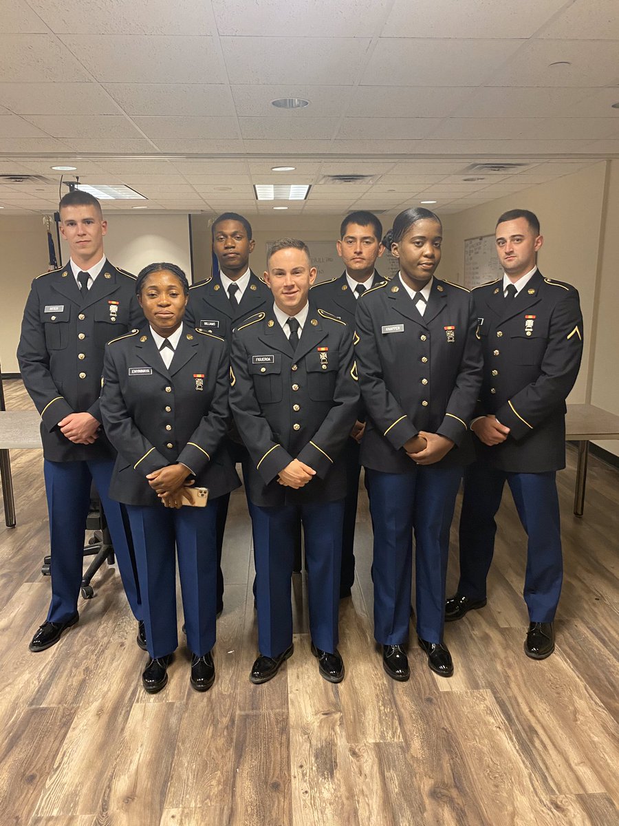 AlexRitter20's tweet photo. Officially an engineer soldier and part of an amazing family and brotherhood. Congrats to my classmates, I wish them the best of luck #sappersfirst #plumberlife https://t.co/Lmwr1dqy2A