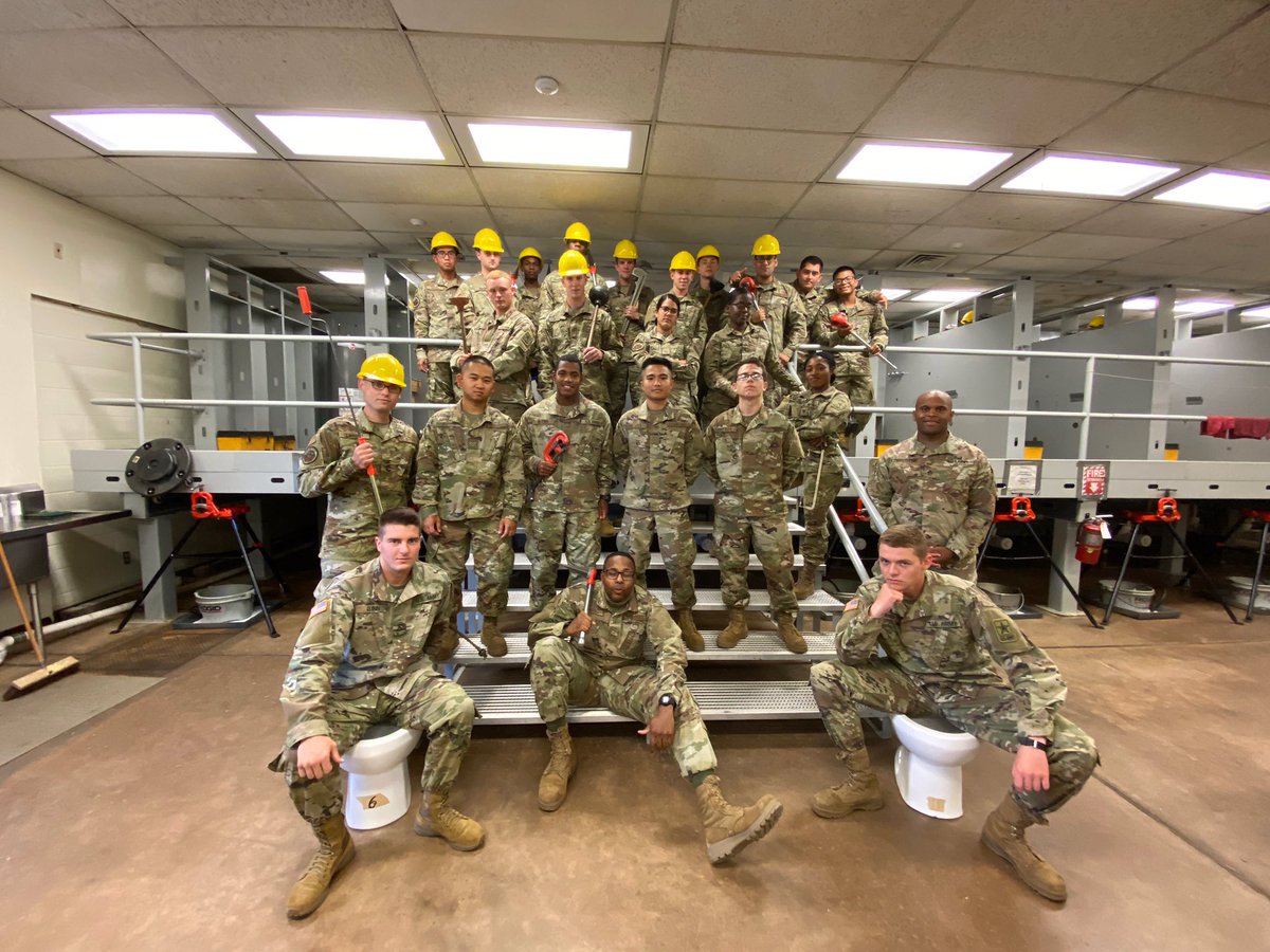 AlexRitter20's tweet photo. Officially an engineer soldier and part of an amazing family and brotherhood. Congrats to my classmates, I wish them the best of luck #sappersfirst #plumberlife https://t.co/Lmwr1dqy2A