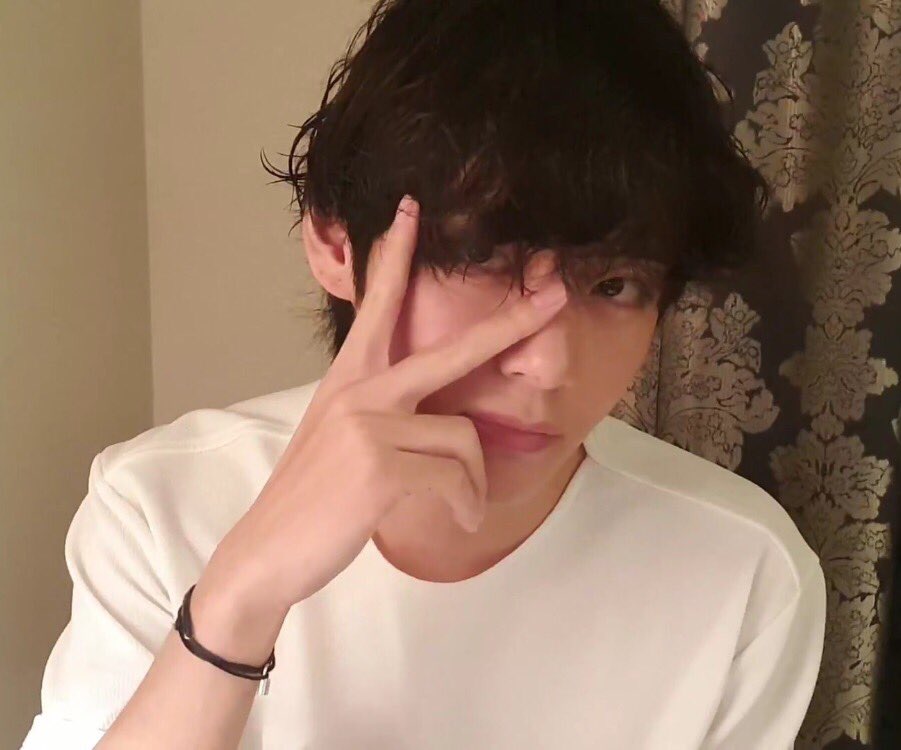 vante_072's tweet photo. SWEET NIGHT BY KIM TAEHYUNG 💗💗💗💗💗💗💗💗💗💗💗💗 @BTS_twt https://t.co/qH4oLSI48D