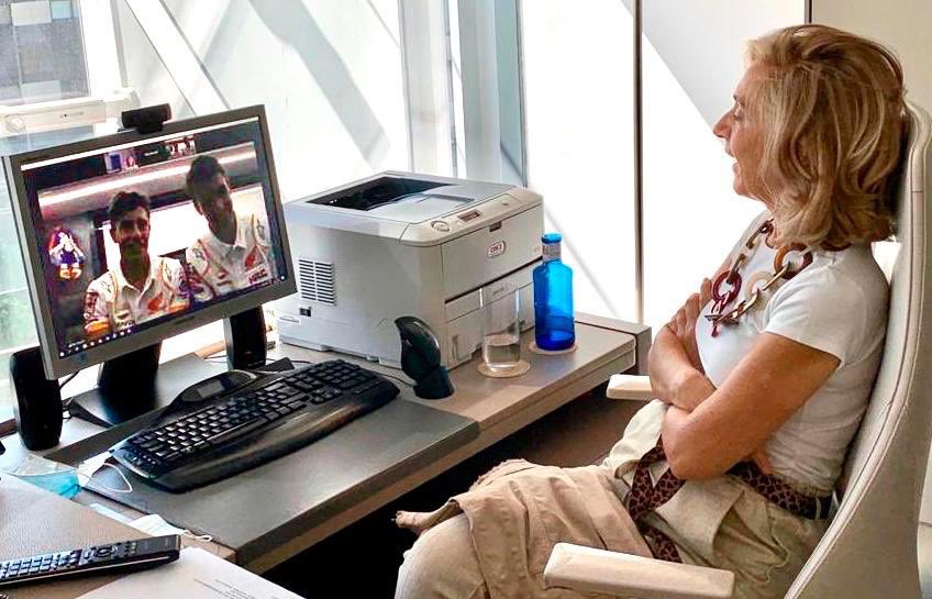 Animando a nuestros pilotos <a href="/marcmarquez93/">Marc Márquez</a> y <a href="/alexmarquez73/">Alex Márquez</a> ante el esperado Gran Premio de España de este fin de semana. ¡Suerte campeones! 
#SpanishGP #MotoGP #EquipoRepsol #HermanosMárquez