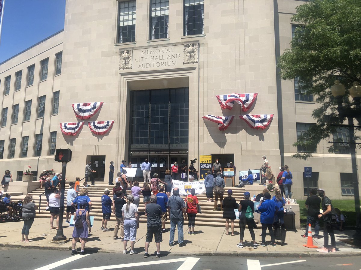 RaiseUpMA's tweet photo. Rallying in #Lynn hearing from teachers, GE workers, housing rights advocates, and led by @BrianLaPierre calling for investments in our communities by raising new revenue on profitable corporations and their wealthy shareholders #Investinma #MaPoli https://t.co/zS1vkLNkDO