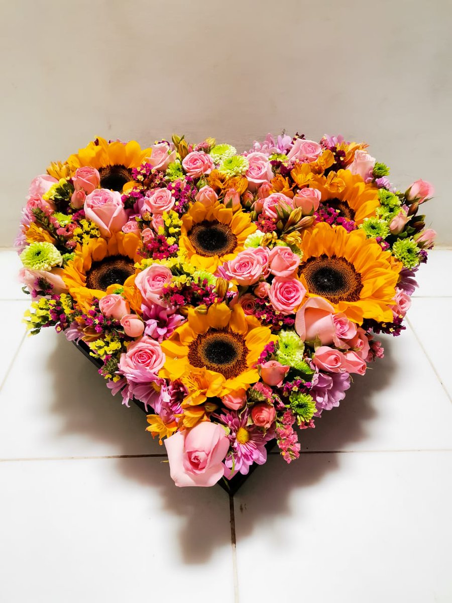 FloreriaPalermo's tweet photo. Regala flores, provoca emociones 🥳😍 • Envíos seguros y confiables @painalton_bm 🍃
Todo esto y más desde 🌸🌷🌱 #CEDAadomicilio @CdeAbastoCDMX https://t.co/UGljxpud3G