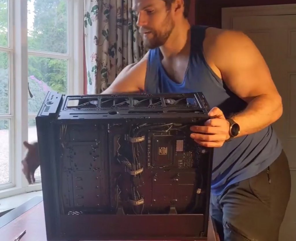 Rachael_Conrad's tweet image. Glad we all agree that the video of Henry Cavill building a pc in a tank top is NSFW