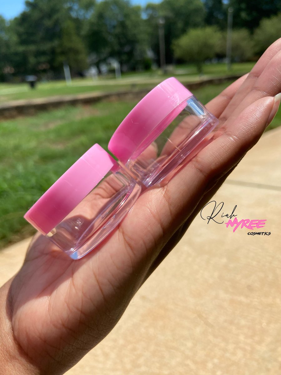NyreeRiah's tweet photo. Everything’s pretty in pink💕 Check out our wand tubes and lip scrub jars! Launch date coming soon😝
-
-
-
#supportsmallbusiness #lashes #lipglossvender #lipglossvendorplug #launchdatecomingsoon #BlackOwnedBusiness #BlackOwned #BlackLivesMatter https://t.co/keeNZvNAk0