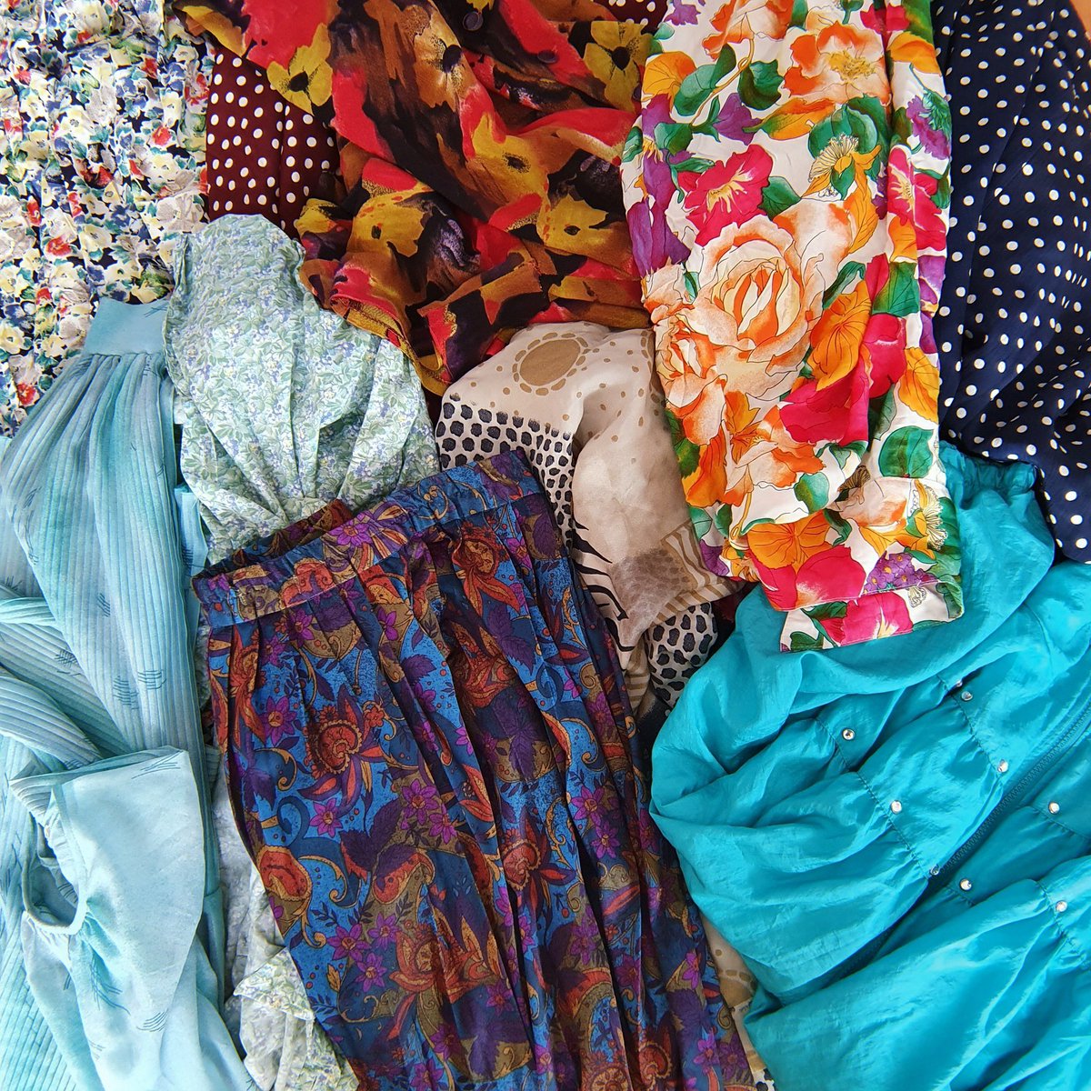 authentchic's tweet photo. These will soon be available.
Stay tuned. But in the meen time in between time, check out my Closet Sales! Link in bio❣
#vintagestyle #vintagewear #vintageoutfits #reseller #fashionreseller #etsysellersofinstagram #etsysellers #secondhandstore #secondhandfashion https://t.co/5zntaBrThN