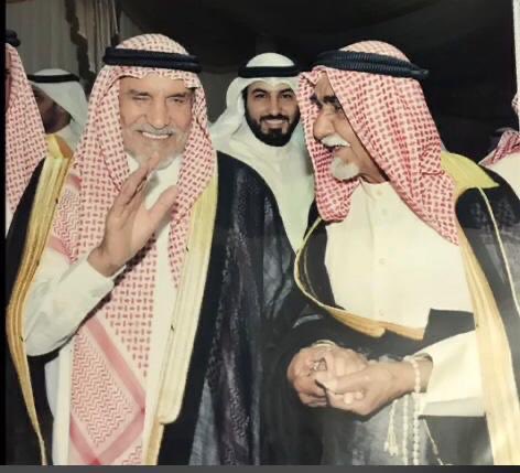 #شخصية_اليوم 
من اليمين 
المرحوم بإذن الله / ناصر بن خلف العشان 
المرحوم بإذن الله / محمد بن درويش العفراوي