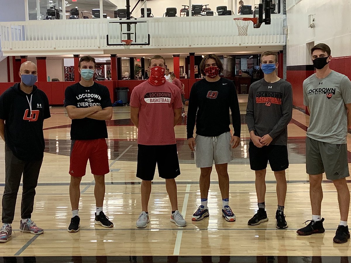 ChicagoLockDown's tweet photo. Our coaches staying safe as we work through these times! Thank you for helping our players get better this week in our Sharp Shooters Clinic! @coach_hup @gniego15 @nniego31 @jmooney2223 @sam_mamps @bradleyd43 https://t.co/LcvNOiDR9f