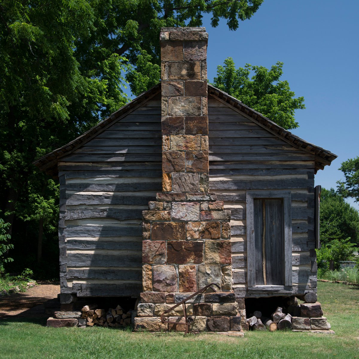 SpringdaleAP's tweet photo. The @ShilohMuseum has more than 25 online exhibits that you can visit on their website! Our favorite is “The Changing Face of Emma”. Which one do you like the most? #ExploreSpringdale #SpringdaleMuseum https://t.co/qtnVHvUm0T