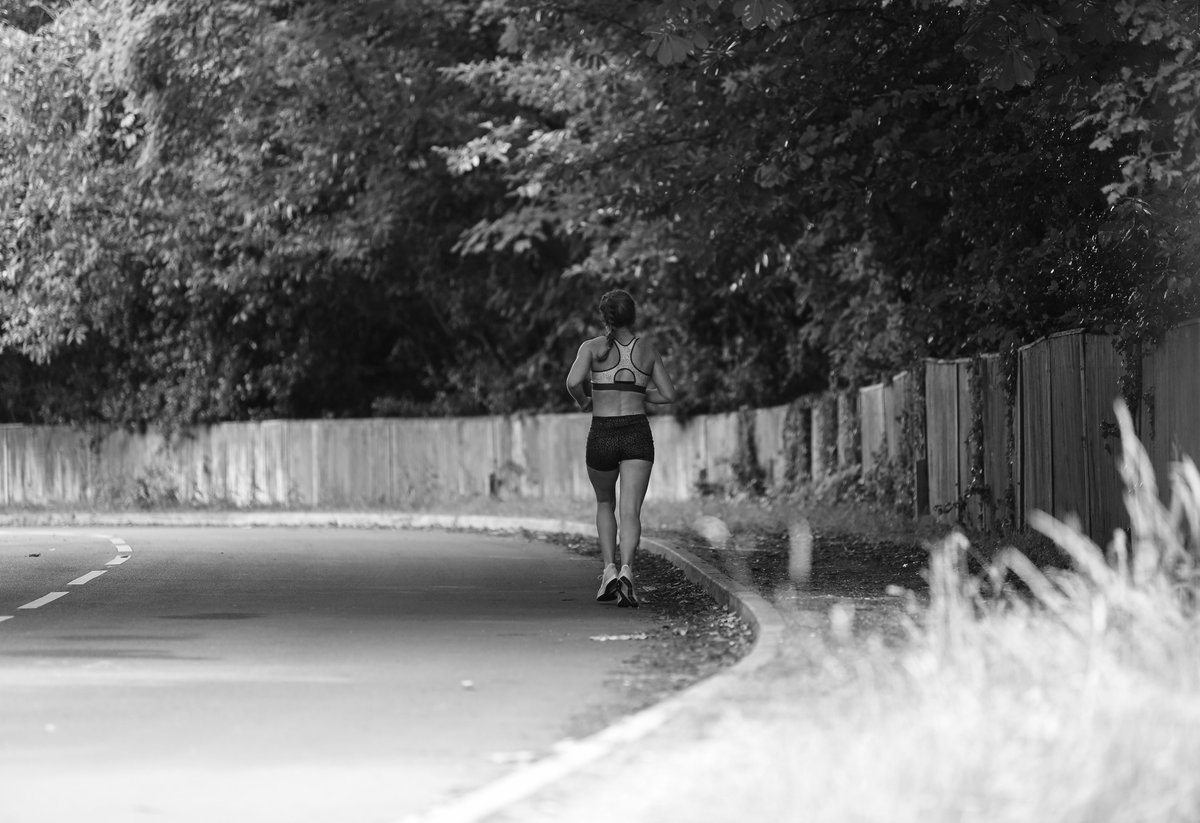 girltinyshooter's tweet photo. Had fun out in the sun with camera and @hannah_kitch
.
.
#sportsphotography #runsession #trainingsession #girlswhotri #runnergirl #runningphotos #slowshutterspeed #triathlete #canonphotography #runinthepark #grabbingthoseoppotunities https://t.co/4tEfu1f0AY
