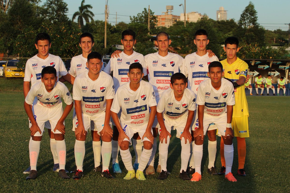 CanteradelTrico's tweet photo. #tBtTricolor🔴⚪🔵
#QuedateEnCasa
🙋🏻♂️⚽️RECORDEMOS a la #catSub14
DT. Juan Díaz
AT. Hugo Oviedo
PF. Luis Rojas
PA. Víctor Villalba
Kinesiólogo. Rodrigo Burgos
#LaAcademia #SeguiEntrenando💪🏻 https://t.co/SSTJ9CXO4C