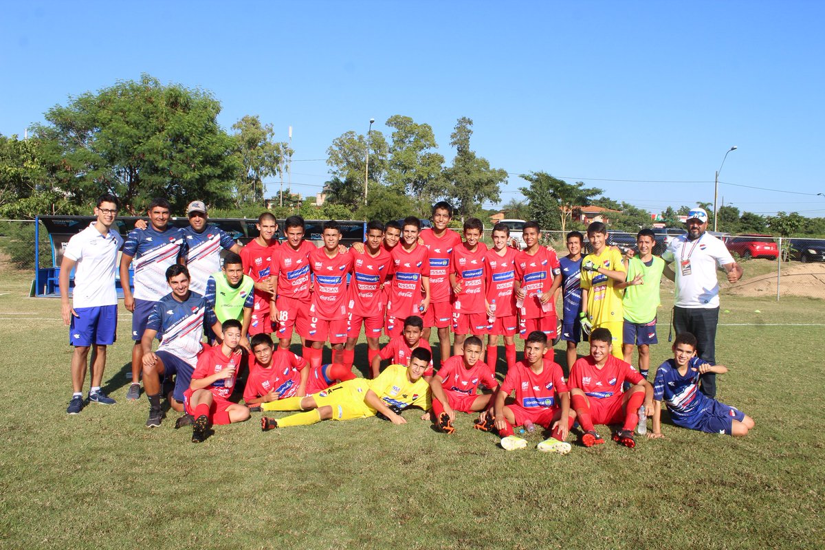 CanteradelTrico's tweet photo. #tBtTricolor🔴⚪🔵
#QuedateEnCasa
🙋🏻♂️⚽️RECORDEMOS a la #catSub14
DT. Juan Díaz
AT. Hugo Oviedo
PF. Luis Rojas
PA. Víctor Villalba
Kinesiólogo. Rodrigo Burgos
#LaAcademia #SeguiEntrenando💪🏻 https://t.co/SSTJ9CXO4C