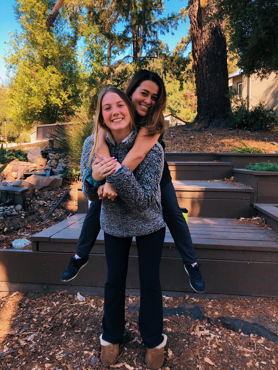 oliviaruth2602's tweet photo. Its @mrsmthoughts birthday 😚💙 ndb is so lucky to have an amazing teacher like you https://t.co/Cd8GhucFOB