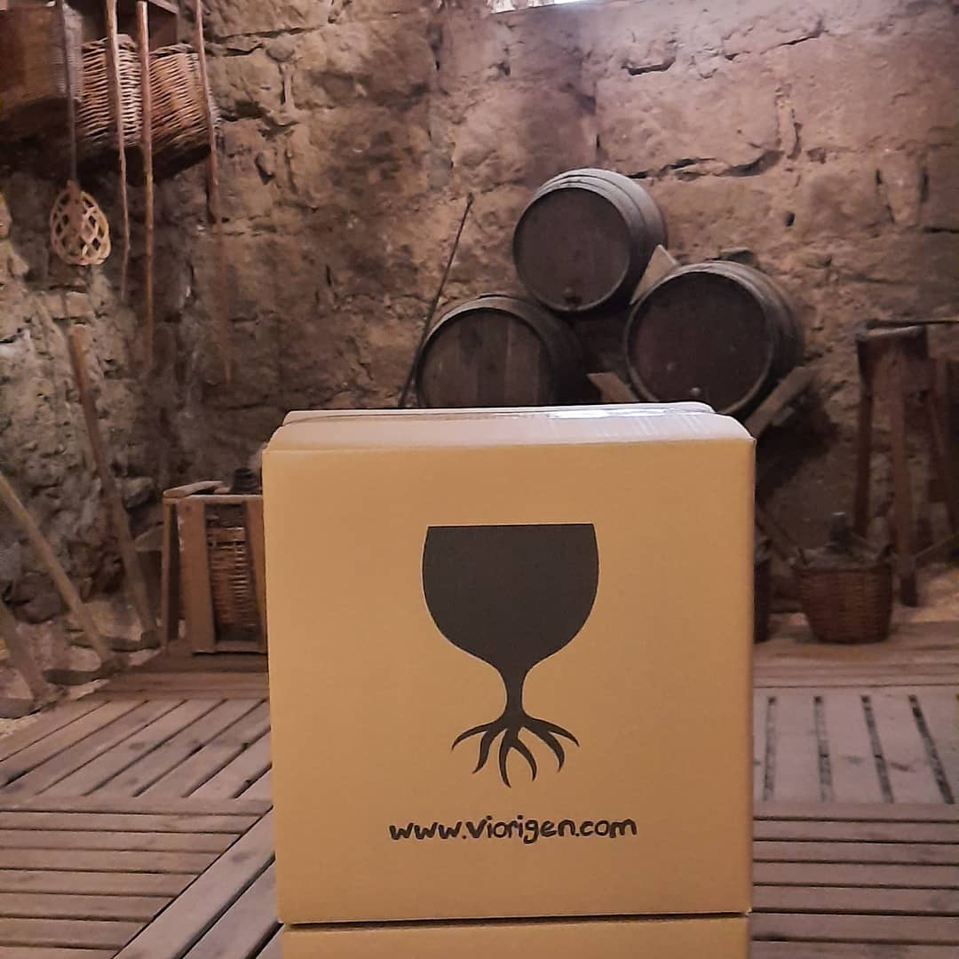 ☝🏽A viorigen.com sabem que el més important per a tu, és que t'arribi el vi sense problemes ☺. 6️⃣ anys d'enviaments a domicili i 0️⃣ ampolles trencades, gràcies a les nostres caixes especials 📦. #TerraAlta