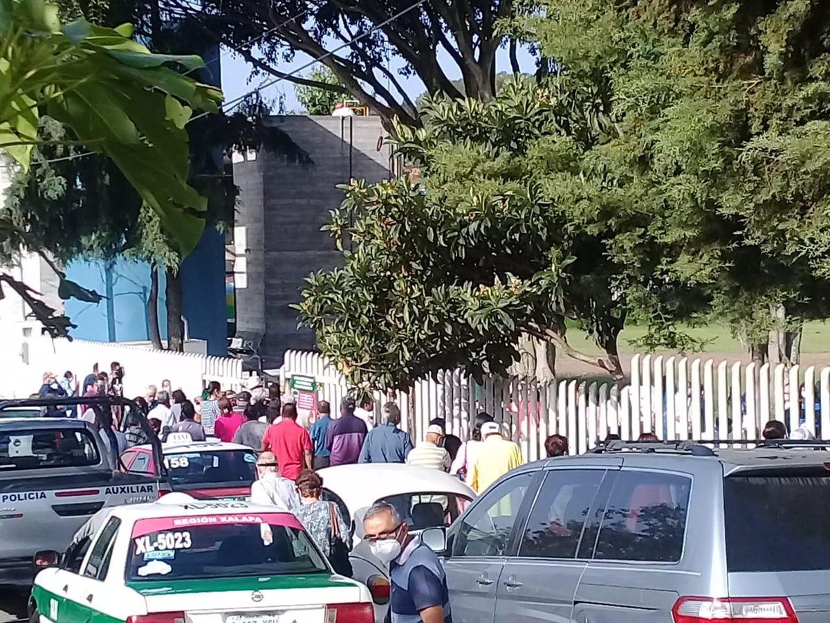 lulu_reportera's tweet photo. El poder de organización de la delegación del Bienestar, para entregar sus apoyos. 🙄 Hasta trollean a su gobernador. 🤦🏻‍♀️
#Xalapa #Veracruz #Covid19 #coronavirus https://t.co/C2MY0uXdOa
