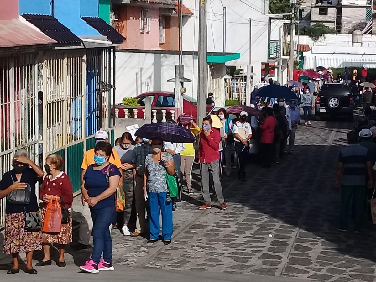 El poder de organización de la delegación del Bienestar, para entregar sus apoyos. 🙄 Hasta trollean a su gobernador. 🤦🏻‍♀️
#Xalapa #Veracruz #Covid19 #coronavirus