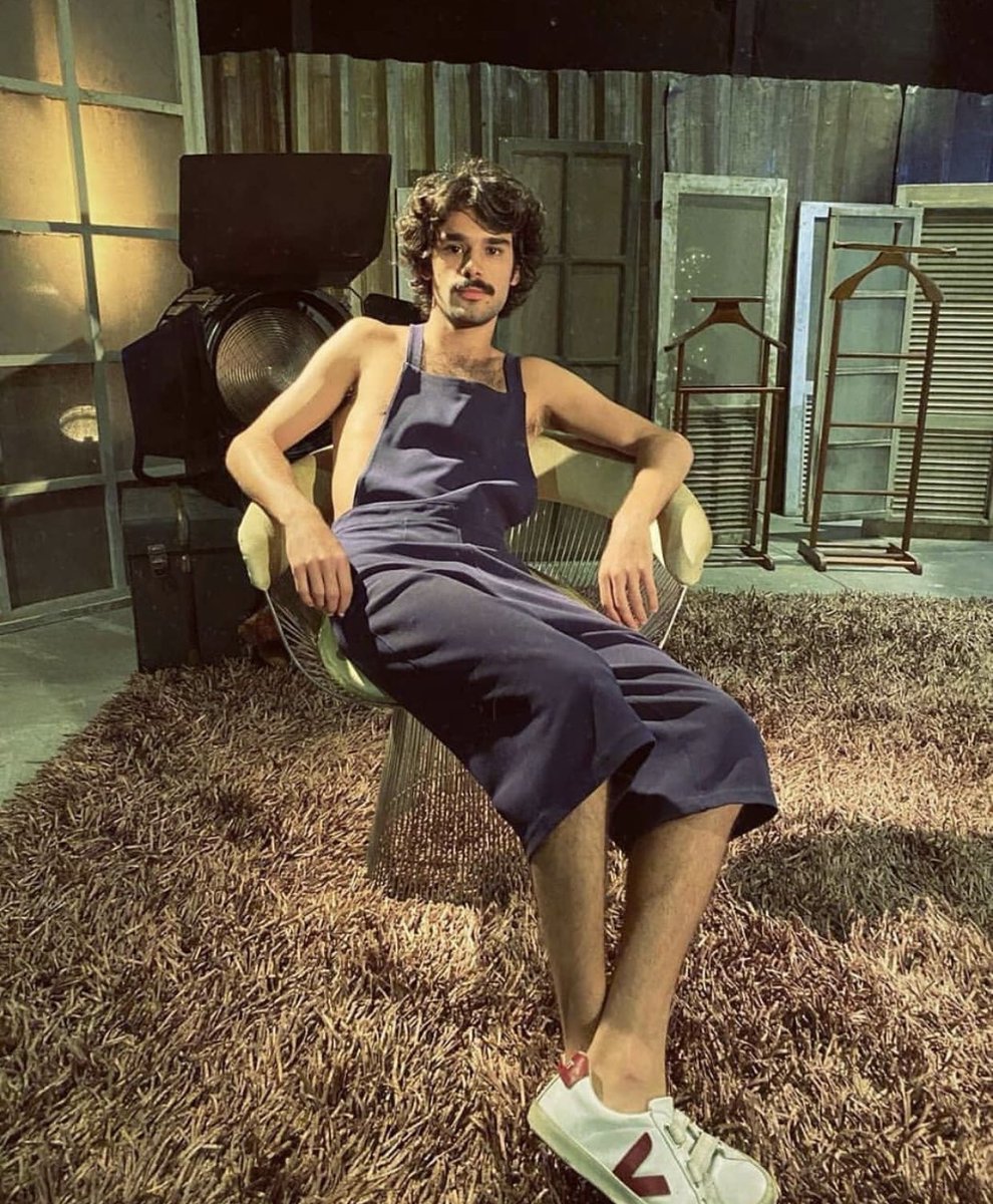 Semana que vem dia 21 vou ter a honra de participar da nova temporada do Experimente no <a href="/CanalBis/">Canal Bis</a> / Depois de tantos artistas amigos que já participaram e outros que ainda vão participar a sensação de fazer parte de algo grande, duma galera, de uma força criativa é indescritível.