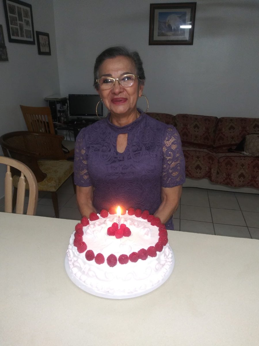 angg271's tweet photo. Hoy mi abuela cumplió 74 años, esta guapísima!!!! Llevo 4 años sin verla y las ganas de abrazarla me matan... 🥺🥺 https://t.co/B4qAQlnyf4